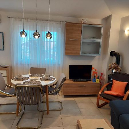 Lana Appartement Fažana Buitenkant foto