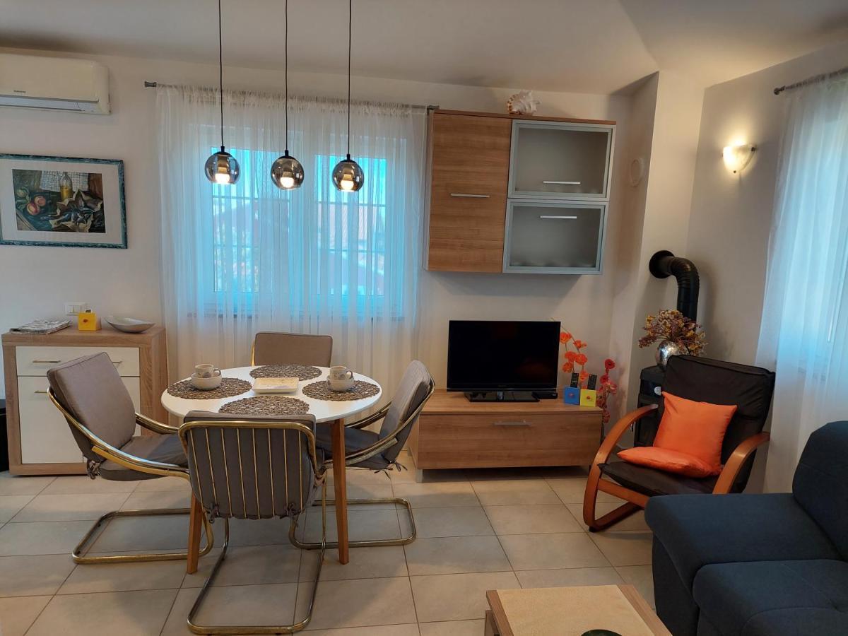 Lana Appartement Fažana Buitenkant foto