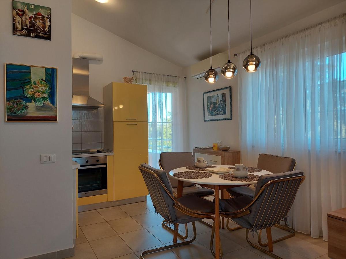 Lana Appartement Fažana Buitenkant foto