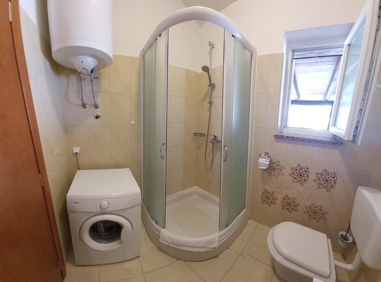 Lana Appartement Fažana Buitenkant foto