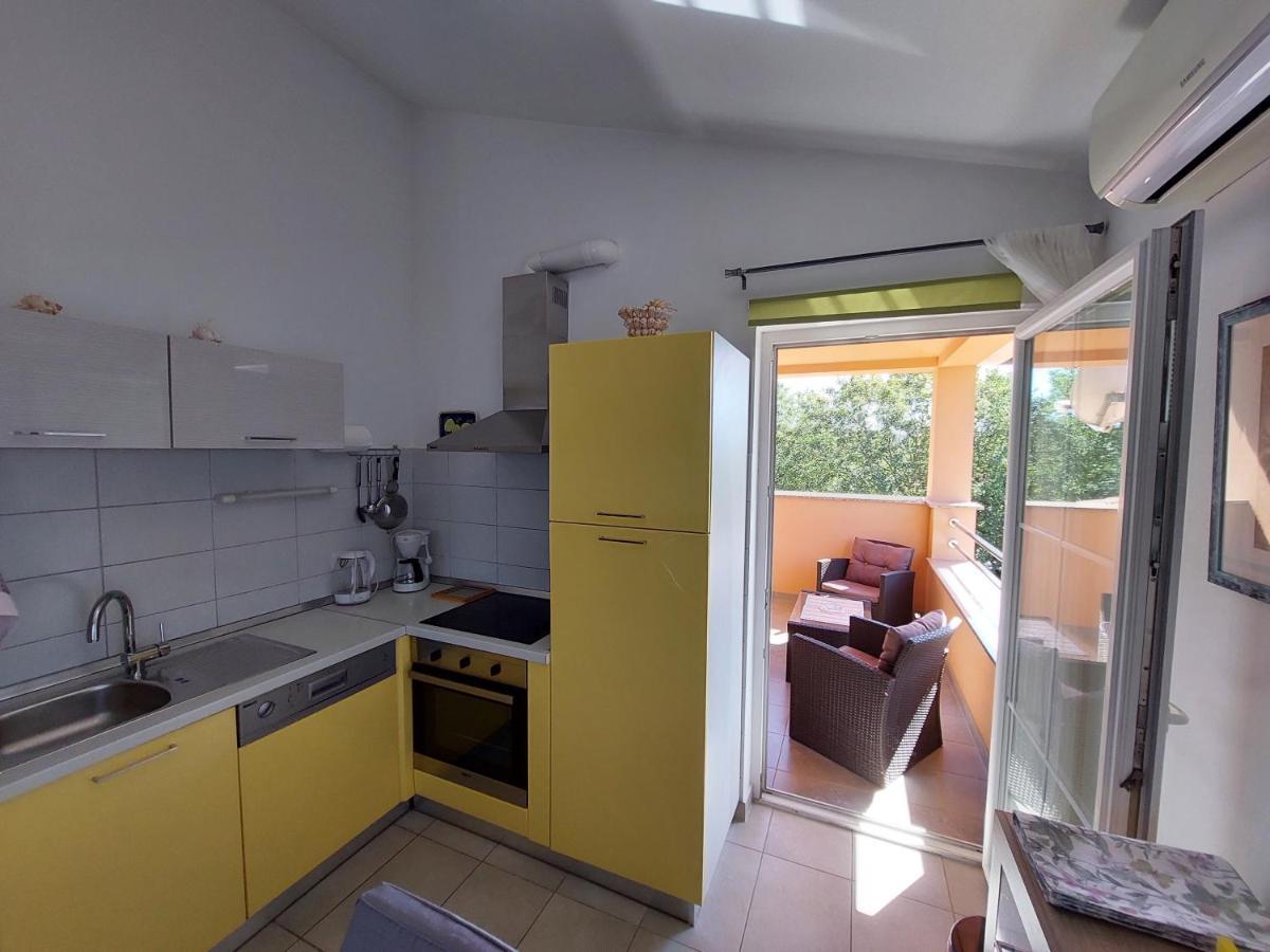 Lana Appartement Fažana Buitenkant foto