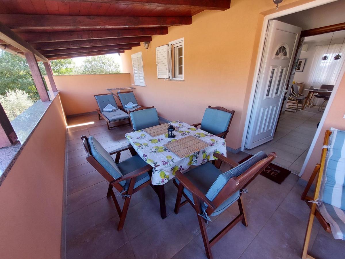Lana Appartement Fažana Buitenkant foto