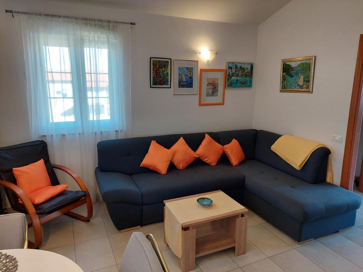 Lana Appartement Fažana Buitenkant foto