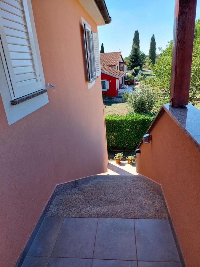 Lana Appartement Fažana Buitenkant foto